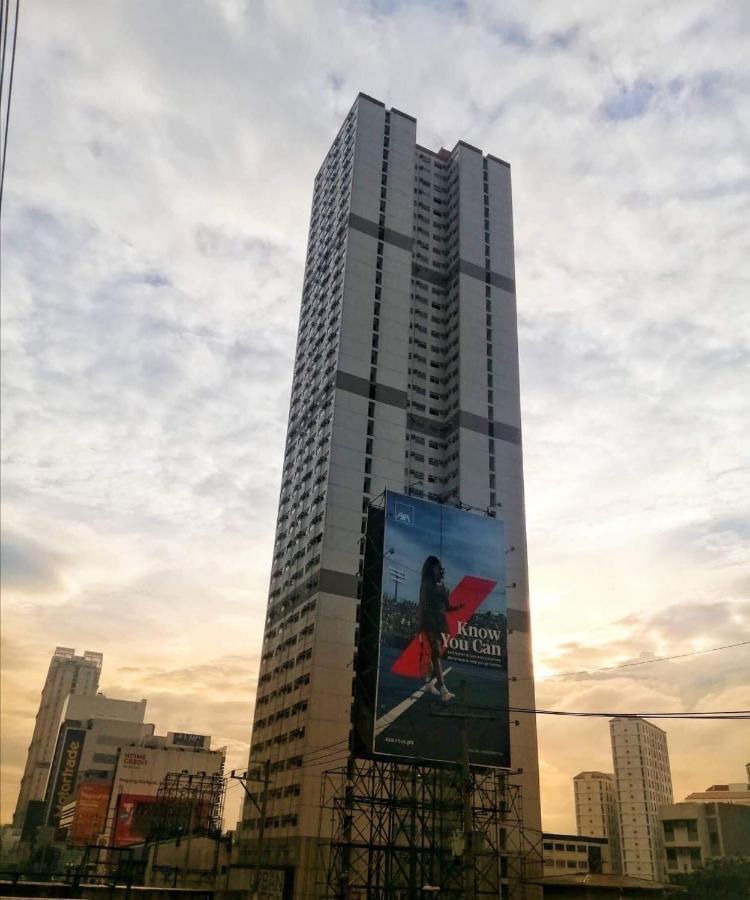 Booker Com In Mandaluyong Apartment Manila Exterior photo